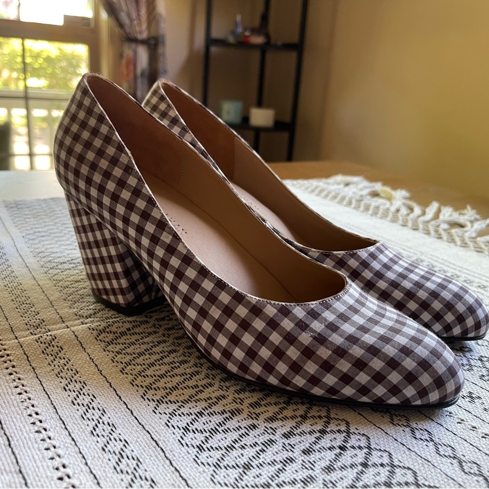 Caron Callahan Brown Black and White Heels Classic Block Pumps